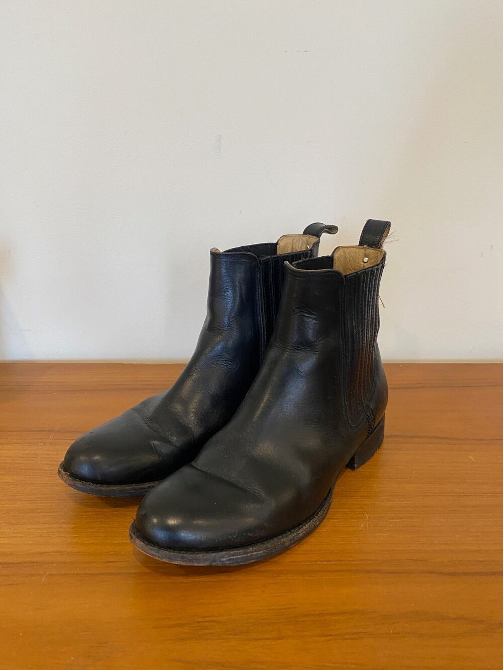 Frye Womens 8.5 Black Leather Chelsea Ankle Boots